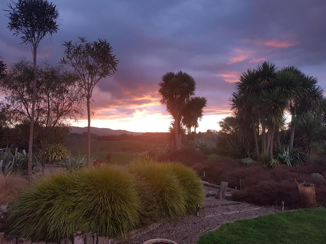 Above The River Karapiro Bed & Breakfast Kültér fotó