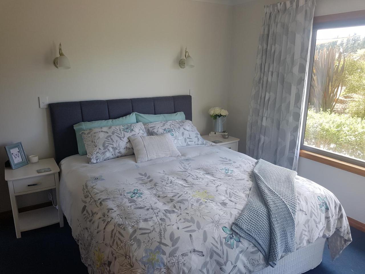Above The River Karapiro Bed & Breakfast Kültér fotó