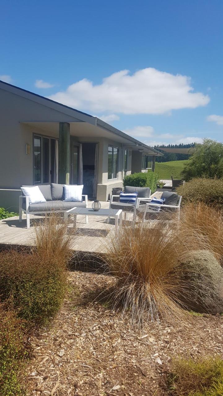 Above The River Karapiro Bed & Breakfast Kültér fotó